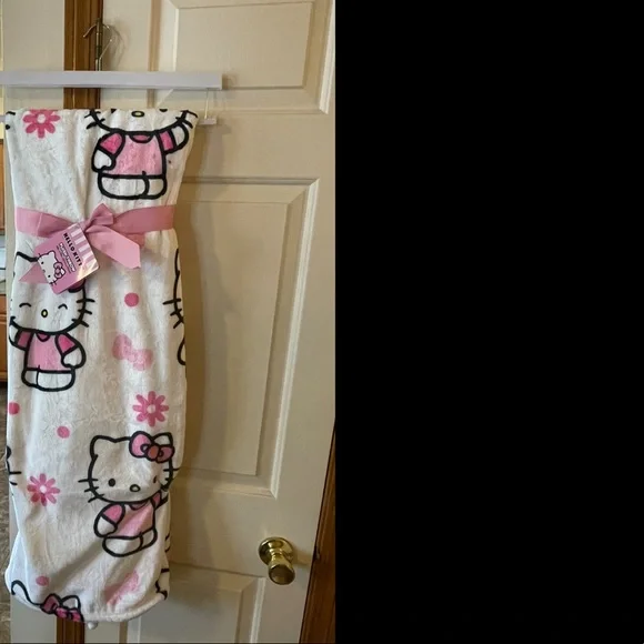 🎀 Hello Kitty Tiktok Viral Blanket 🎀 - Picture 2 of 5